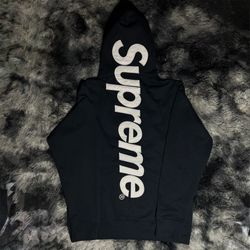 Supreme Hoodie (FIT SMALL)