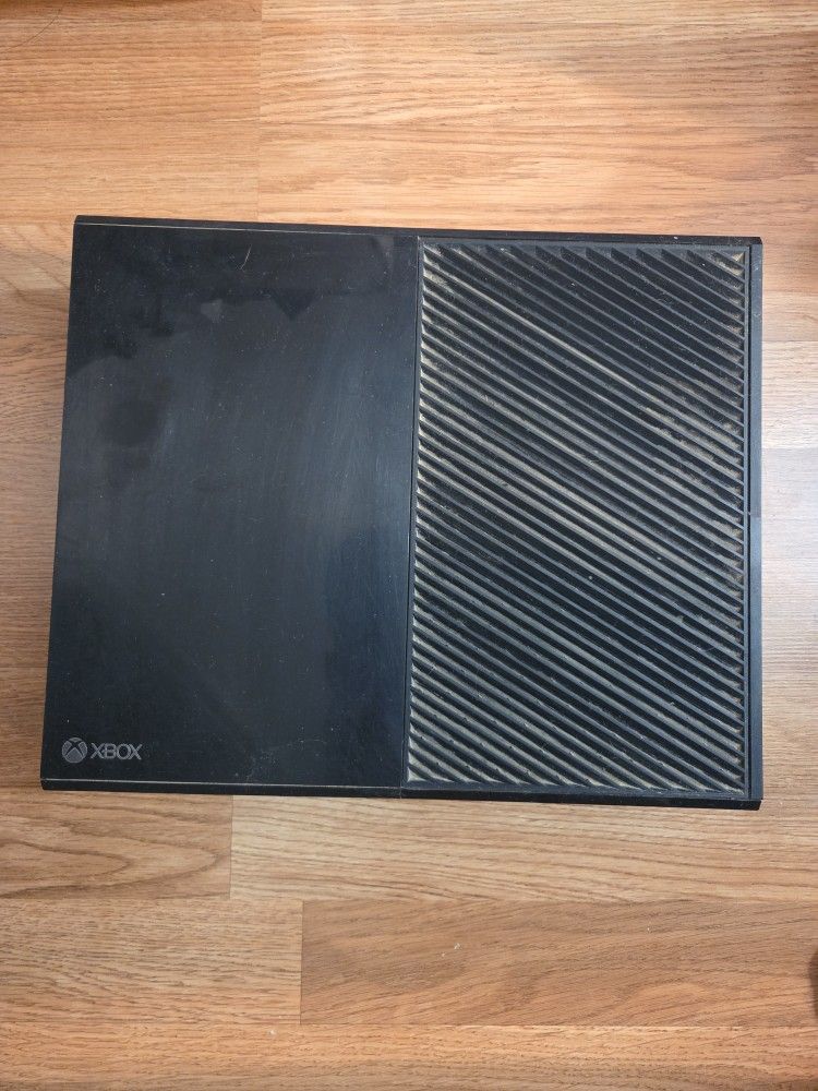 Xbox One Console With 3 Controller And Power Block