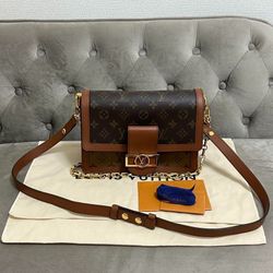 Louis Vuitton Dauphine MM Handbag