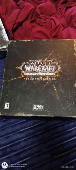 3 box sets of World of Warcraft