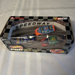 Hot Wheels NASCAR “Petty Racing”