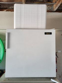 Mini Cube Fridge PLUS Cooler w/ Reusable Ice Packs.