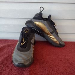 Nike Air Max 2090 Black and Gold Athletic Sneakers Mens 12.5