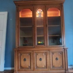 Vintage Thomasville China Hutch