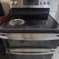 GE Profile™ 30" Smart Free-Standing Electric Double Oven Convection Range.