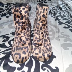 Women’s Leopard Print Ankle Boots – Stylish & Trendy
