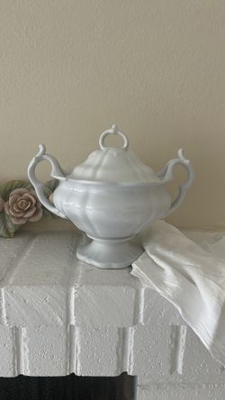 Ironstone tureen