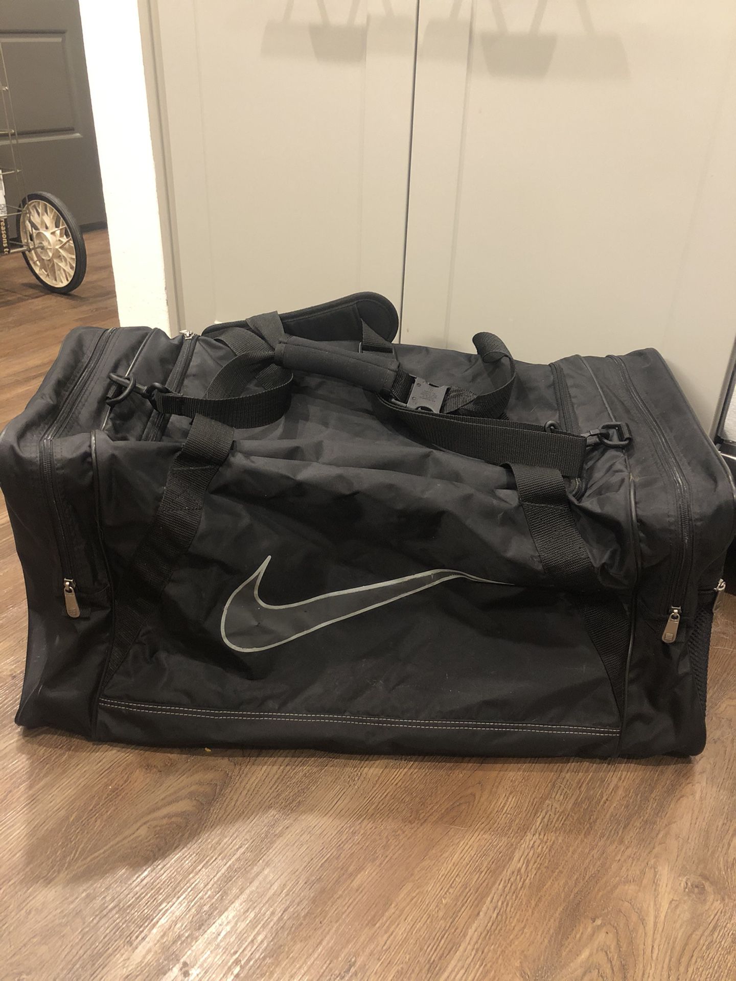 Excellent Condition Nike Duffle Bag