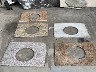Free if you take all or $5 dollars each piece granite countertop / gratis o 5 dolares casa pieza