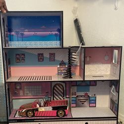 LOL DOLL HOUSE LIKE NEW !!
