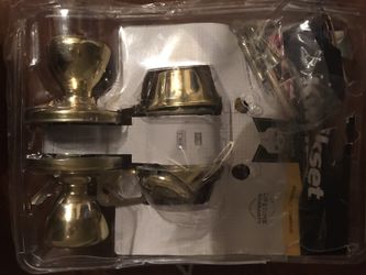 Kwikset deadbolt open box but brand new!! Never used!!