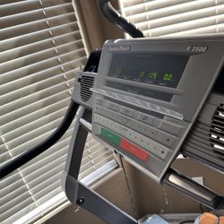 Nordi Track E-2500 Treadmill 