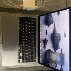 MacBook Pro 13-inch 2020 Hardly Used Like New Condition 