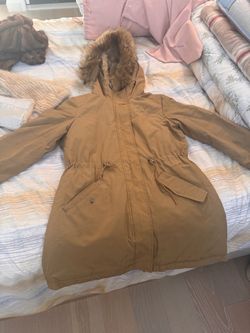 Levi’s Women’s Khaki Hooded Parka Jacket with Faux Fur Trim