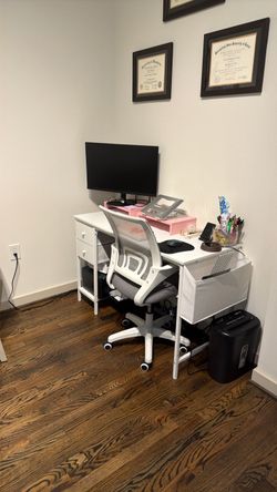 Computer desk and chair like new
