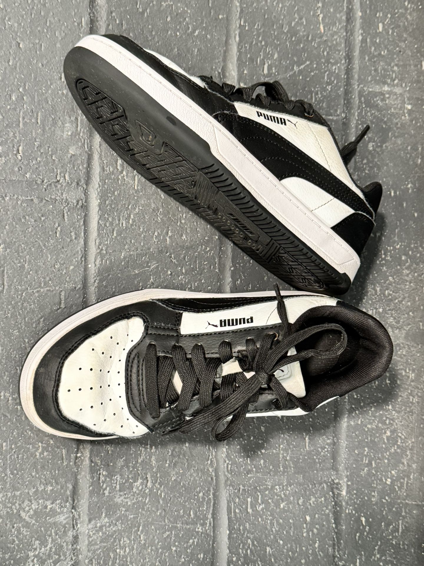 Boys Puma Shoes Size 4.5