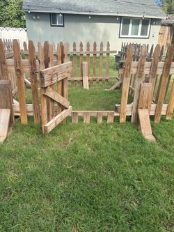 Wooden Picket Fence Panels with Gate
