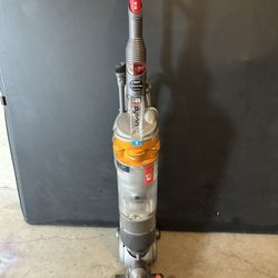 Dyson Slim Rollerball Vacuum 