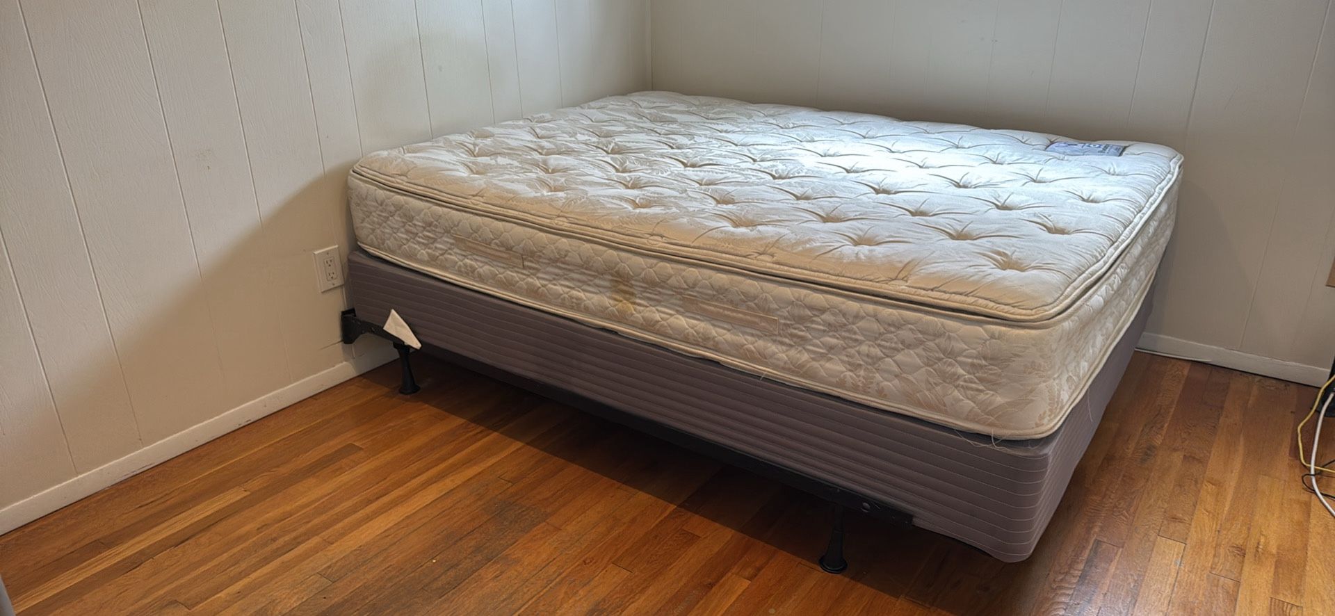 Queen Bed With Mattress