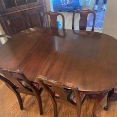 Henkel Harris Solid Mahogany Dining Table with 6 Chairs – Classic Elegance