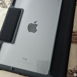 iPad 6th Generation Like New WiFi 128GB 