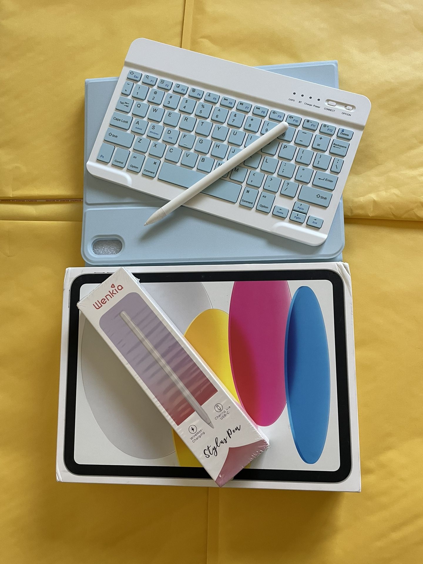 Apple iPad 10th Generation (2022 model /new sealed ) 256gb with Pencil, keyboard & Case 