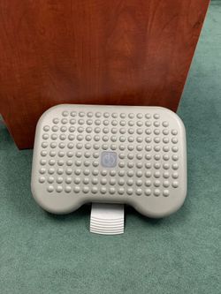 Ergonomic Adjustable Footrest