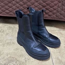 CALIA Women's Peyton Chelsea Boots Durable Leather Upper Size 9.5 little used like new