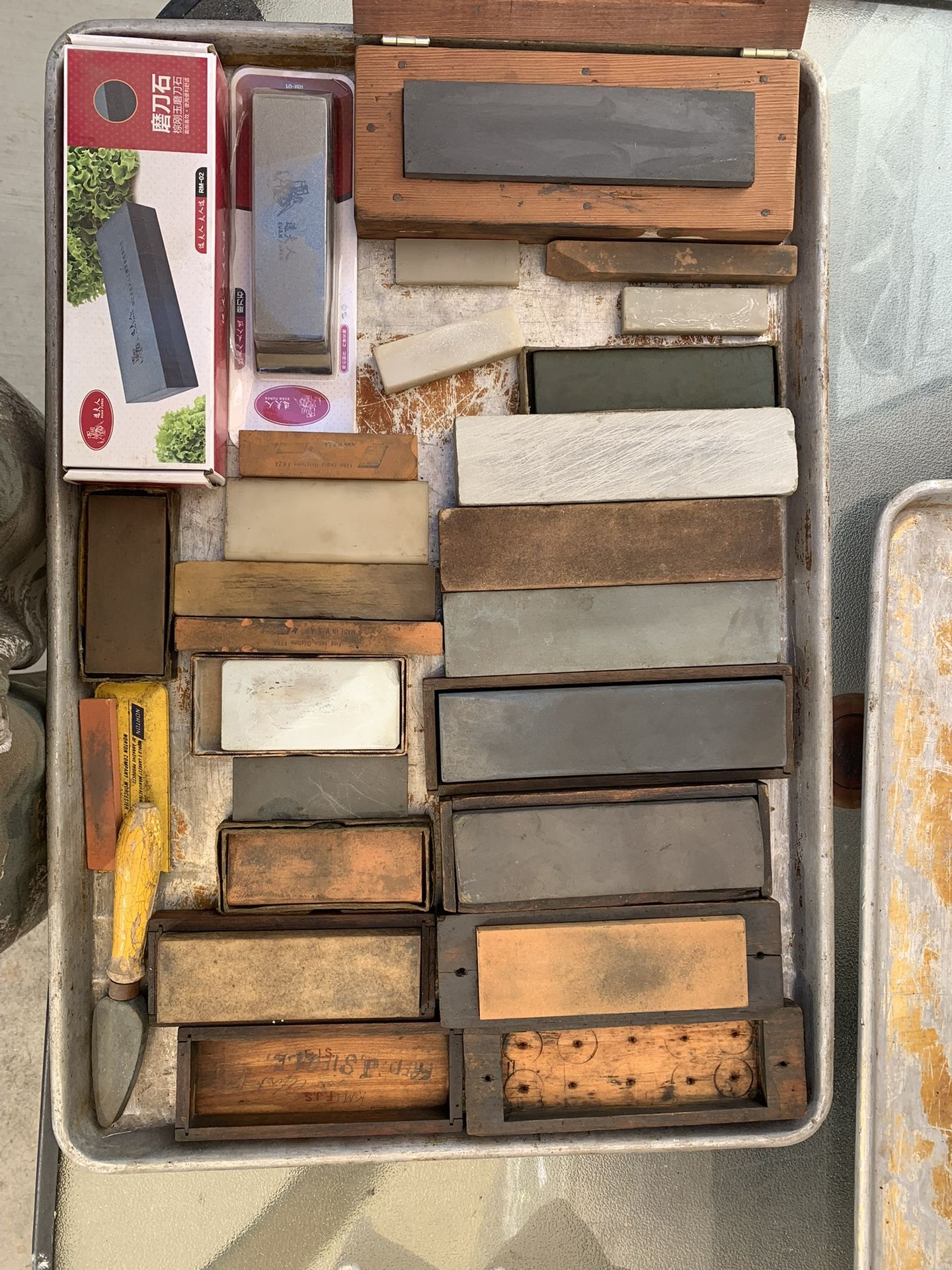 Lot 25 sharpening stones