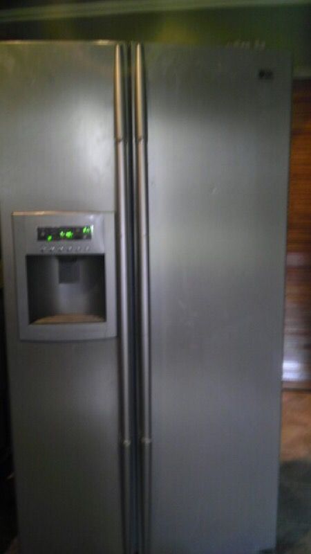 LG Side-By-Side Refrigerator - LRSC26925TT