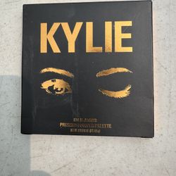 Kylie Jenner Pressed Powder Palette The Bronze Palette. New  