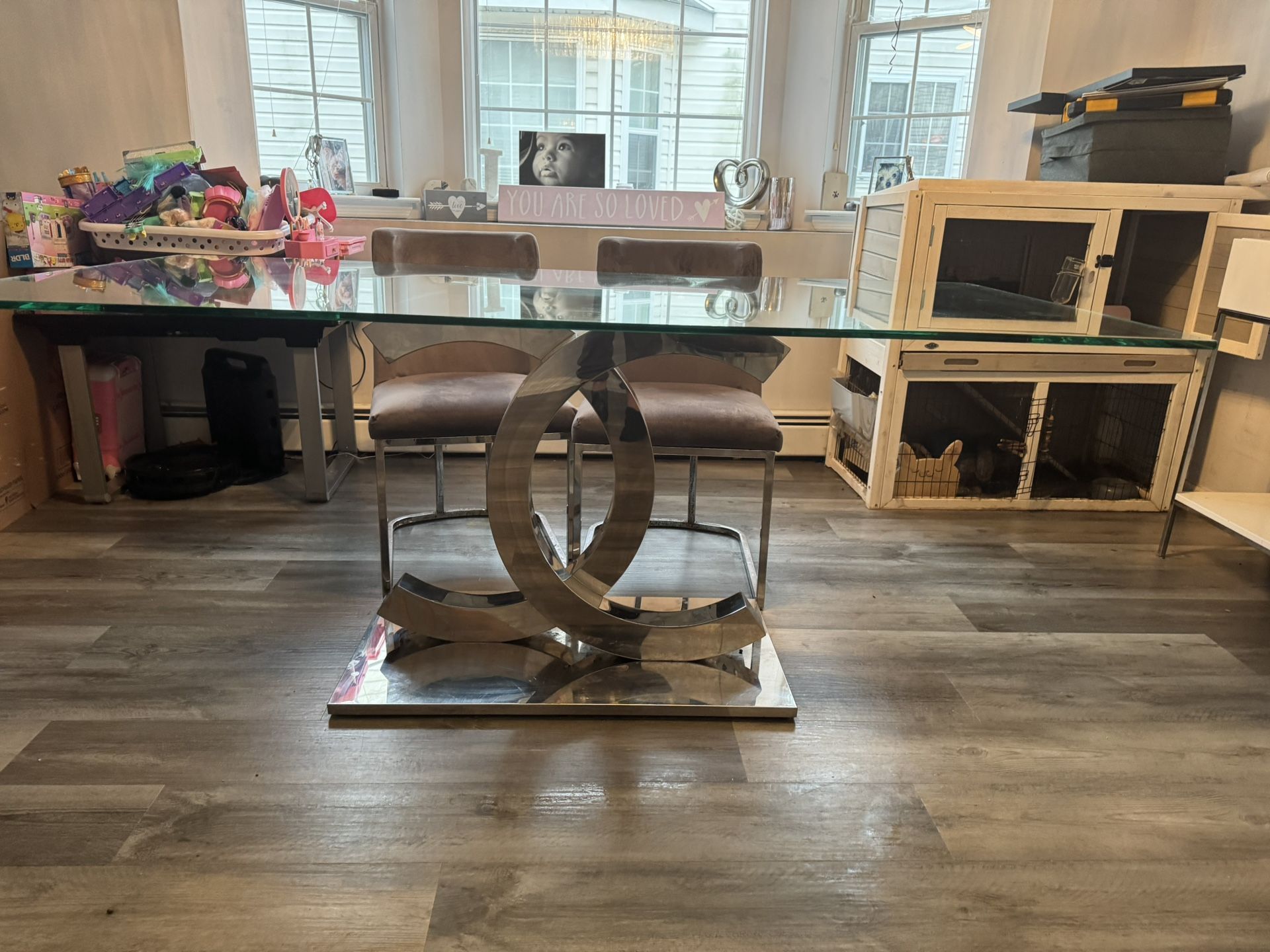 Dining room table