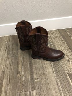 Brand new work boots size 7 Ariat