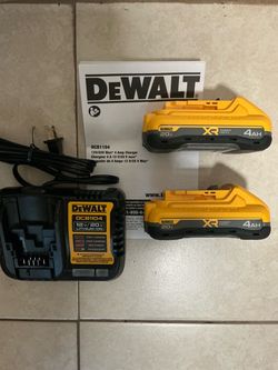 DEWALT. 20V MAX XR Lithium-lon (2) 4.0 Ah POWER PACK Starter Kit.