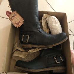 Leather Boots Size 8 For 2 Pair