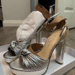 Jessica Simpson Size 7 Metallic Silver Heels