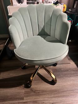 Elegant Ivory Velvet Scalloped Shell Swivel Vanity/Office Chair – Gold Base & Wheels