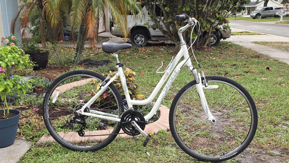 Trek 7100 Female Hybrid Bike