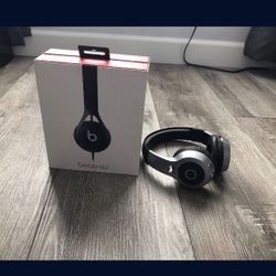 Beats Headphones And Vivitar Bluetooth Headphones 
