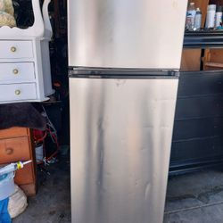 DEPARTAMENT SIZE VISSANI REFRIGERATOR 