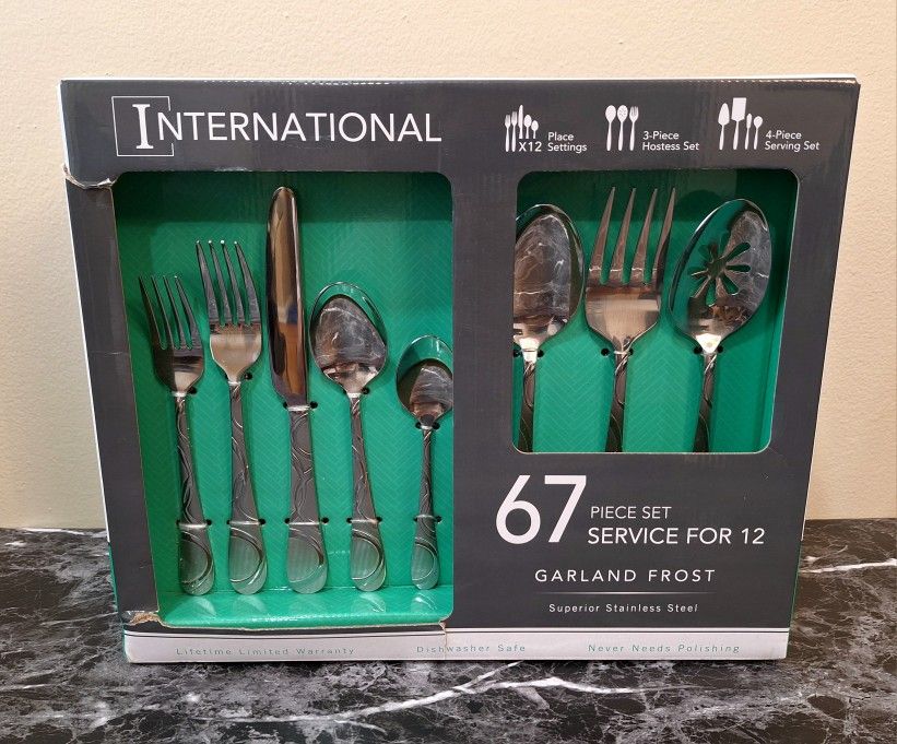 INTERNATIONAL GARLAND FROST FLATWARE SET - 39 PIECES