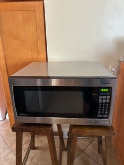 Panasonic 1.6 cubic-foot, 1250-watt countertop microwave. Dimensions: 11.9" H x 21.9" W x 19.4" D