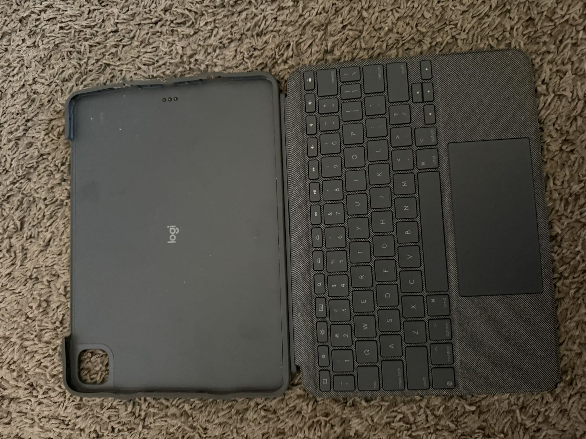 Amazing Condition Logitech Ipad 11 Keyboard
