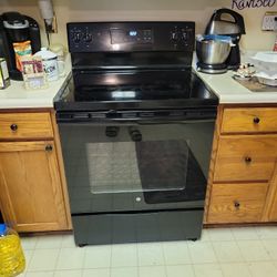 The refrigerator is made by, Frigidaire  Thts  Black  The Stove Is made my EG Thts  Black As Well. 