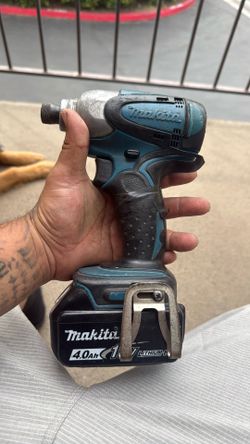 Akita impact drill with battery