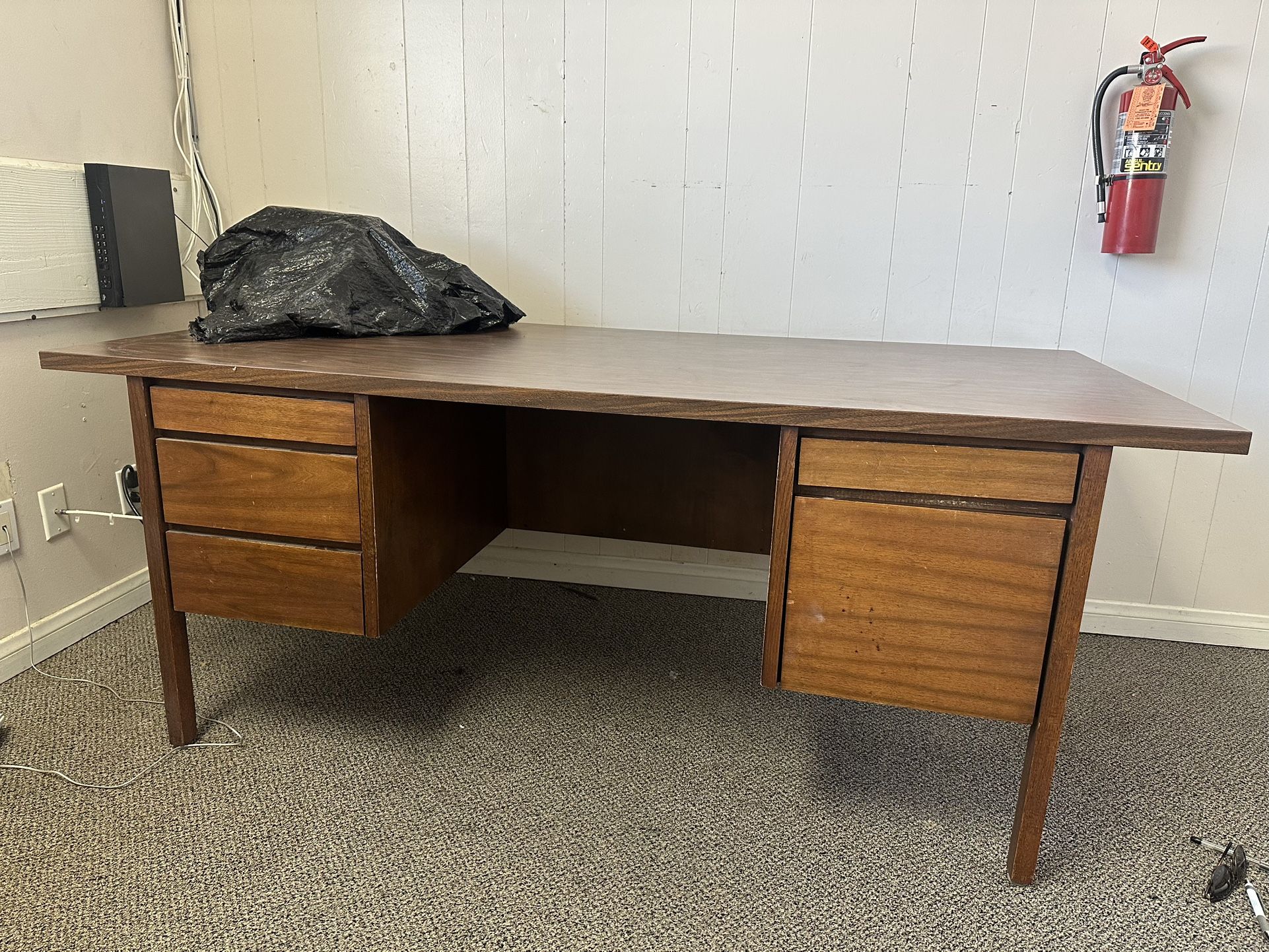 Free desk