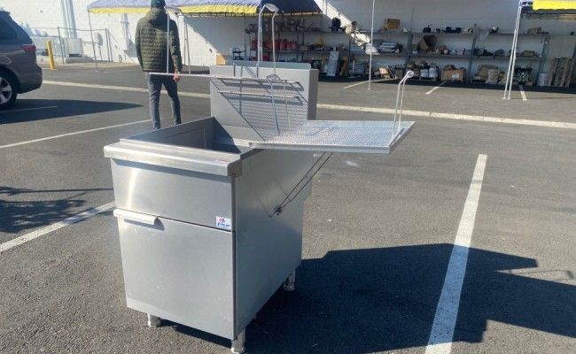 NSF Flat Bottom Funnel Cake Donut Fryer LP or NG DT70