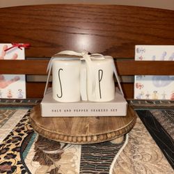 Rae Dunn Salt/Pepper Shaker Set