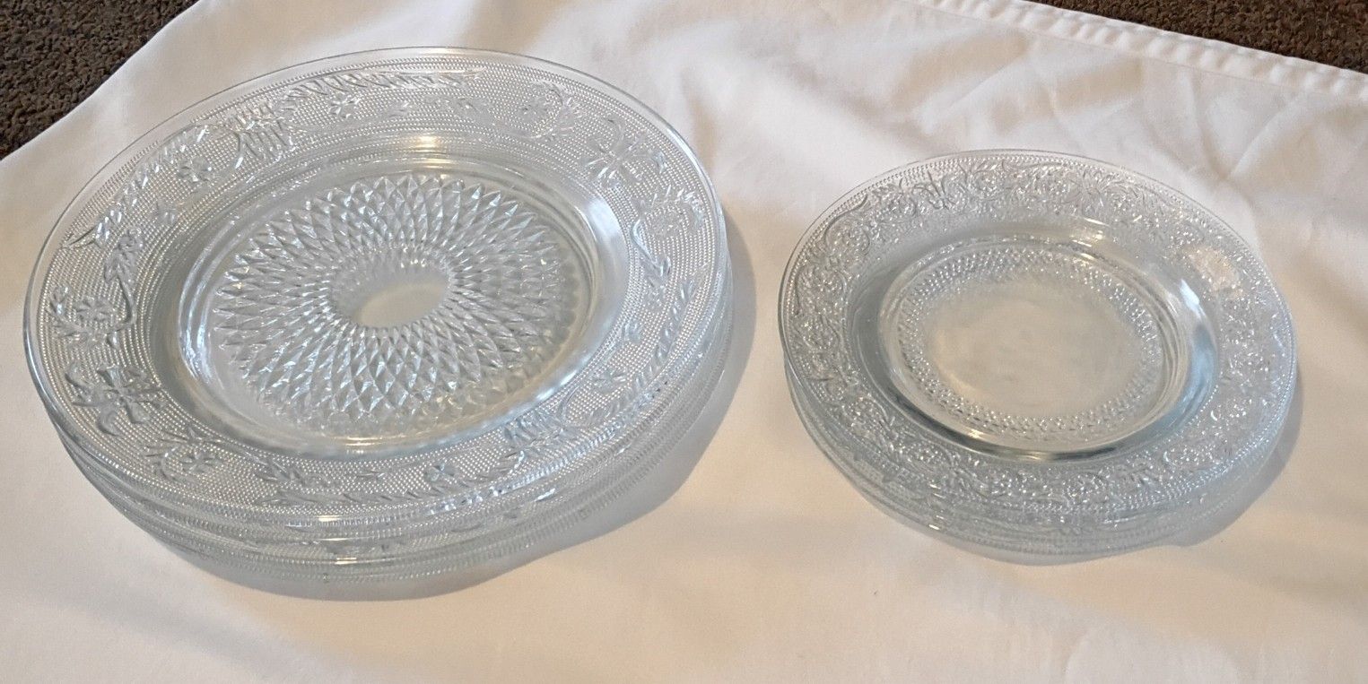 4 Crystal Dinner Plates And 4 Salad Plates