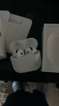 Apple air pods 4 (Noise Cancelation)